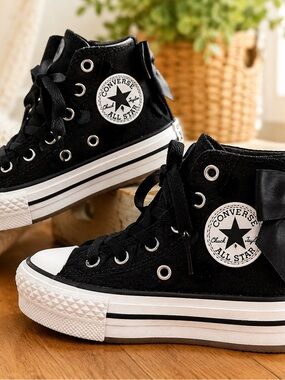 Converse Chuck Taylor All Star Lift Platform Bow High Tops - Girls Size 11 NWOB